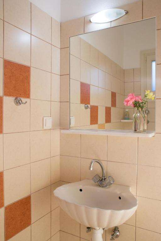 Marili Apartments Studios パラスポロス 部屋 写真
